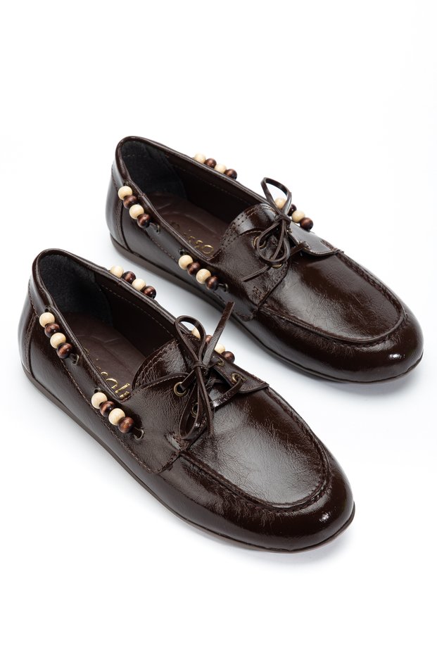 Women's Brown Wrinkled Patent Leather Lace-Up Bead Detailed Casual Loafer Ballerina Shoes