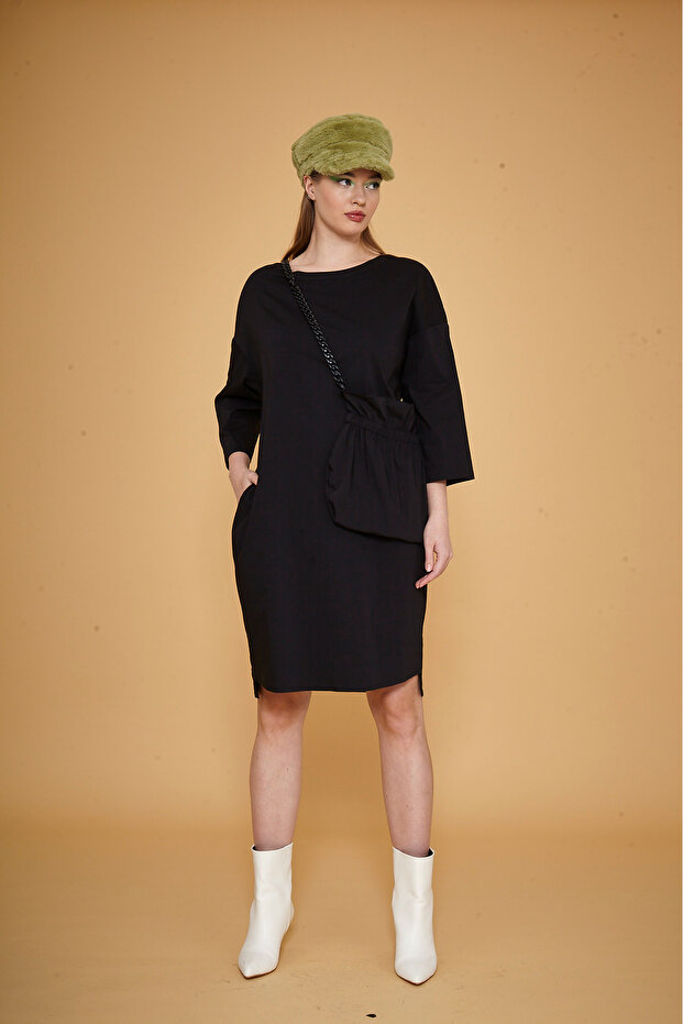 Çantalı Sırt Baskılı Elbise - 1