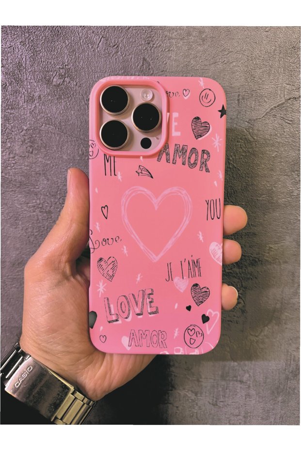 حافظة آيفون 16 برو ماكس متوافقة مع تصميم Heart Love Amor باللون الوردي