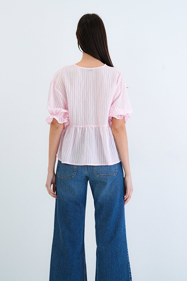 بلوزة مكشكشة على شكل حرف V - 6