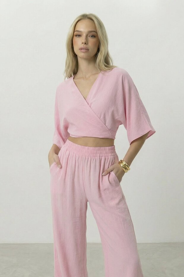 طقم بلوزة وبنطلون بياقة مزدوجة - 1