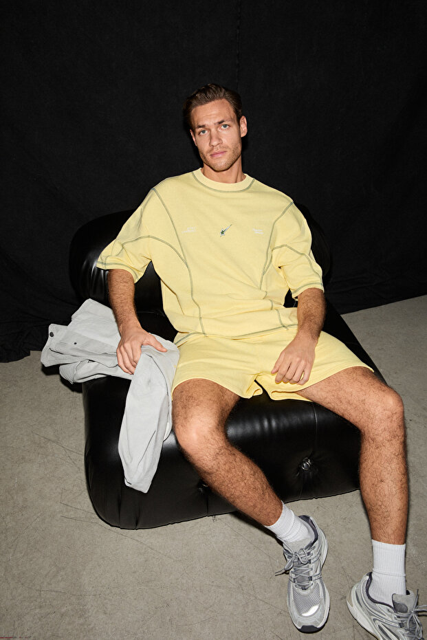 Jacinto men's crew neck cotton t-shirt with contrast stitching and print detail - oversized yellow