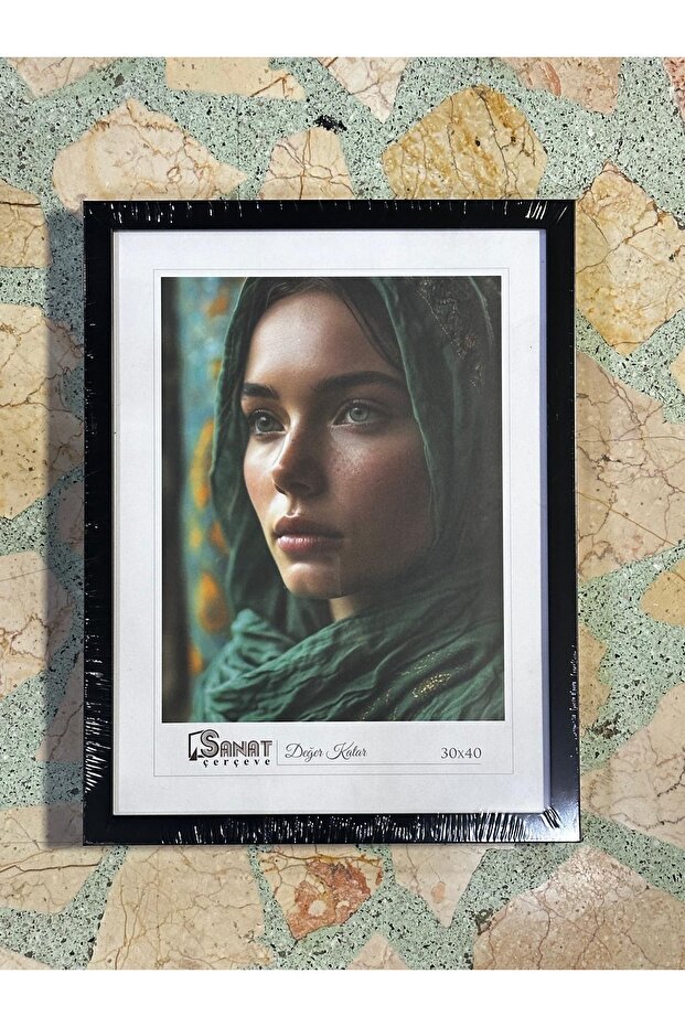 إطار زجاجي أسود مقاس 30×40 من هاي بال أجنس