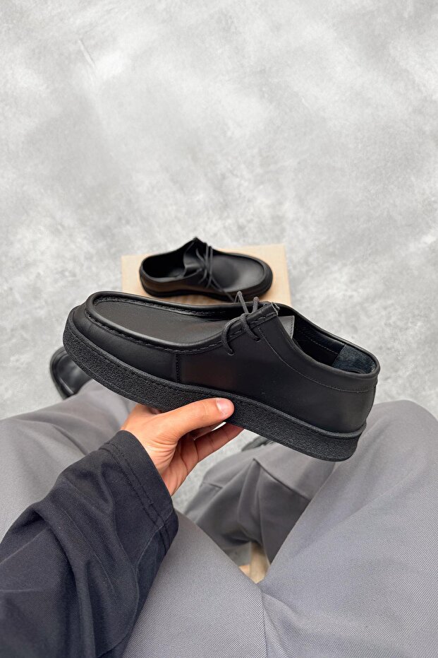 Lace-Up Leather Shoes Black