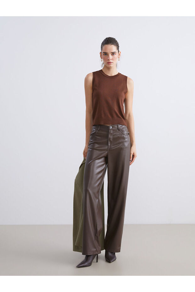 Esvab • Modern & Distinctive Dar Fit Women's Leather-Look Pants