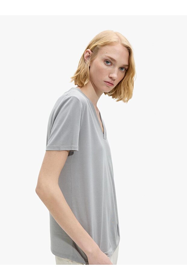 Kadın V-Yaka Basic T-shirt - 3