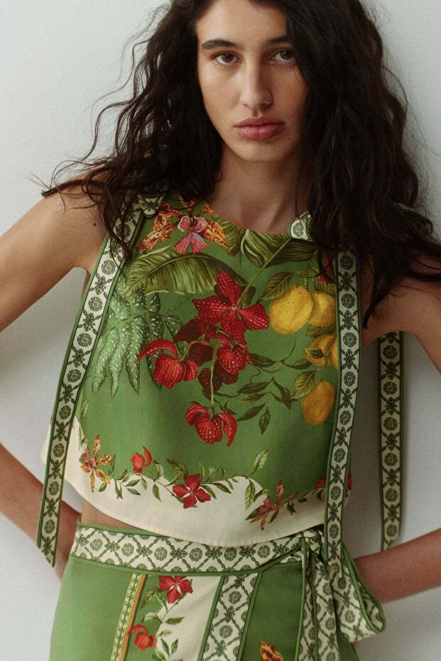 بلوزة بقصة قصيرة برباط - 1