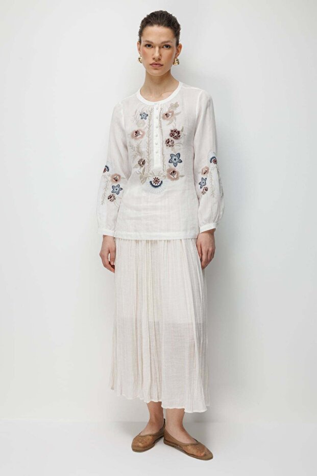 Çiçek İşlemeli Keten Bluz - 3