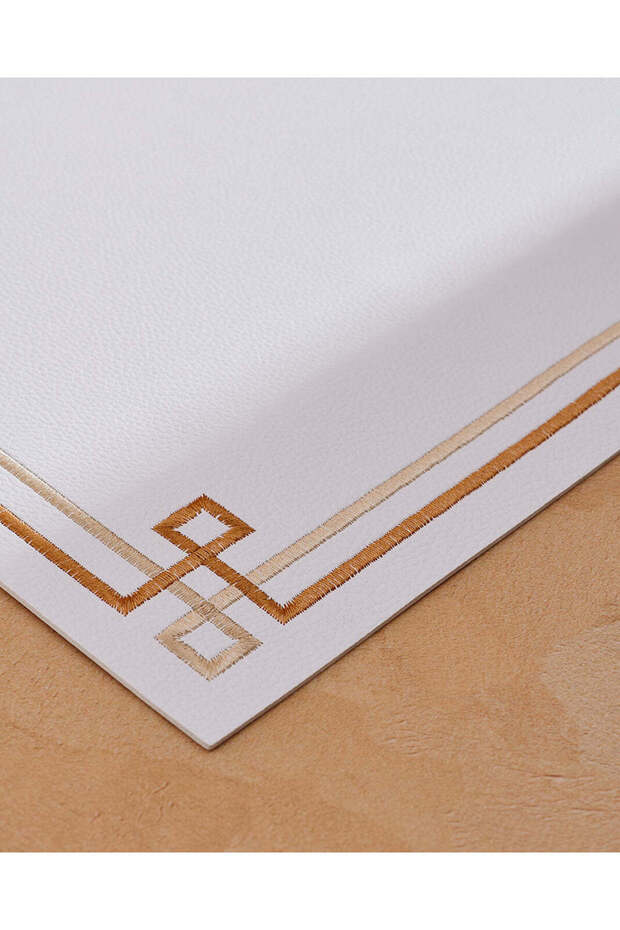 مفرش طاولة فردي مستطيلة الشكل مزينة بنقوش زهور متنوعة - 3