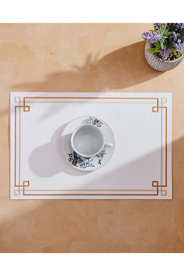 مفرش طاولة فردي مستطيلة الشكل مزينة بنقوش زهور متنوعة - 1