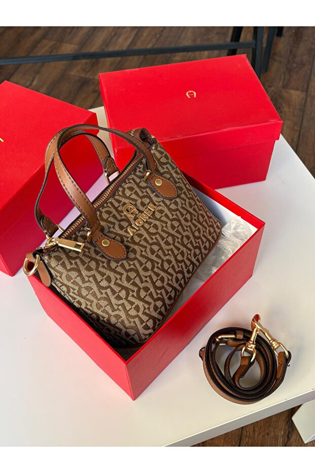 شنط مع ملحقاتها - 1