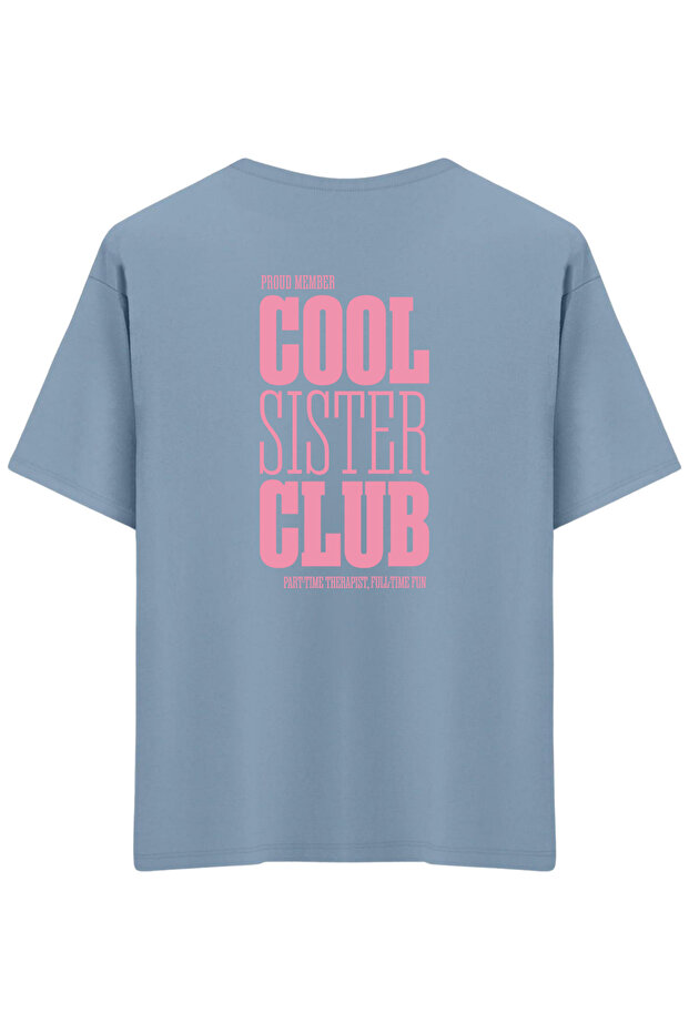 تي شيرت Cool Sister Club مطبوع ذو ياقة دائرية كبيرة الحجم