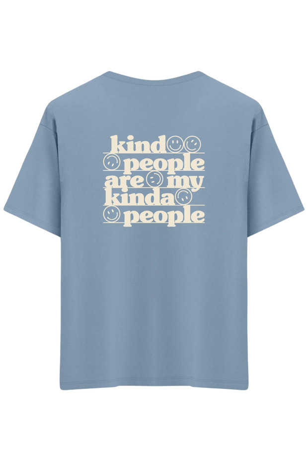 تي شيرت Be Kind مطبوع ذو ياقة دائرية كبير الحجم
