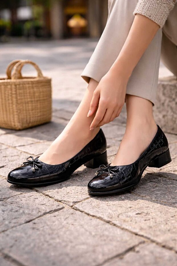 Gora Women's Large Size Patent Leather Comfortable Shoes C0005-Black