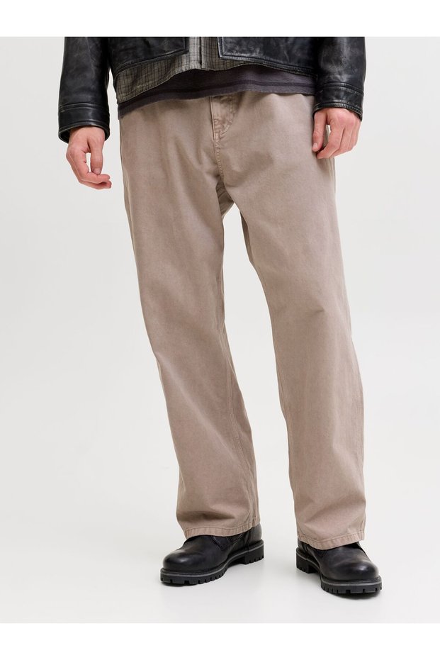 Pantaloni largi