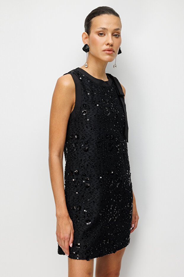 Omzu Fiyonklu Pullu Mini Elbise - 4