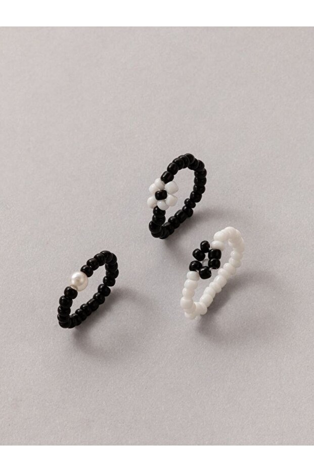 3-Piece Black and White Beaded Ring Set - Daisy and Pearl Detail