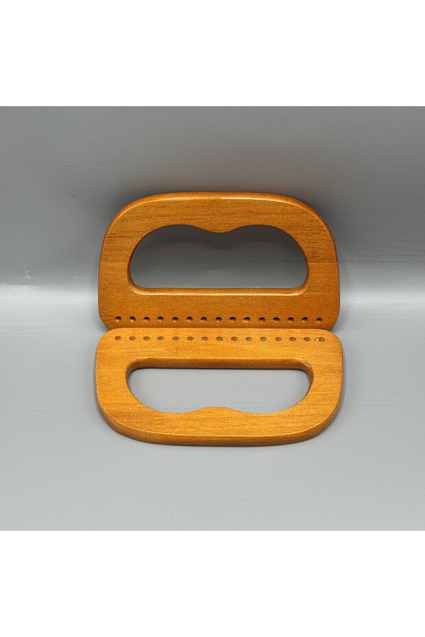 Solid tan model lips - 1