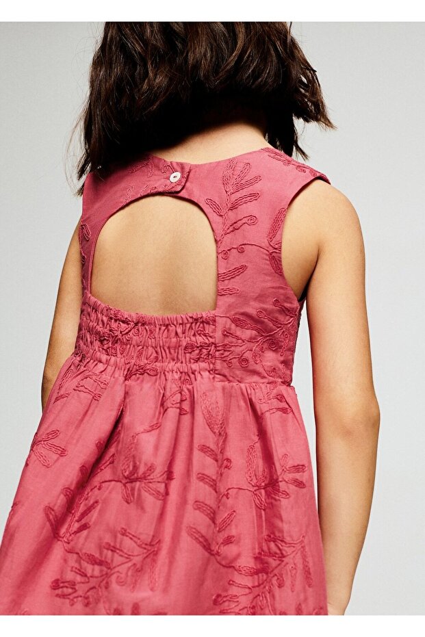 Sırtı açık işlemeli elbise - 6