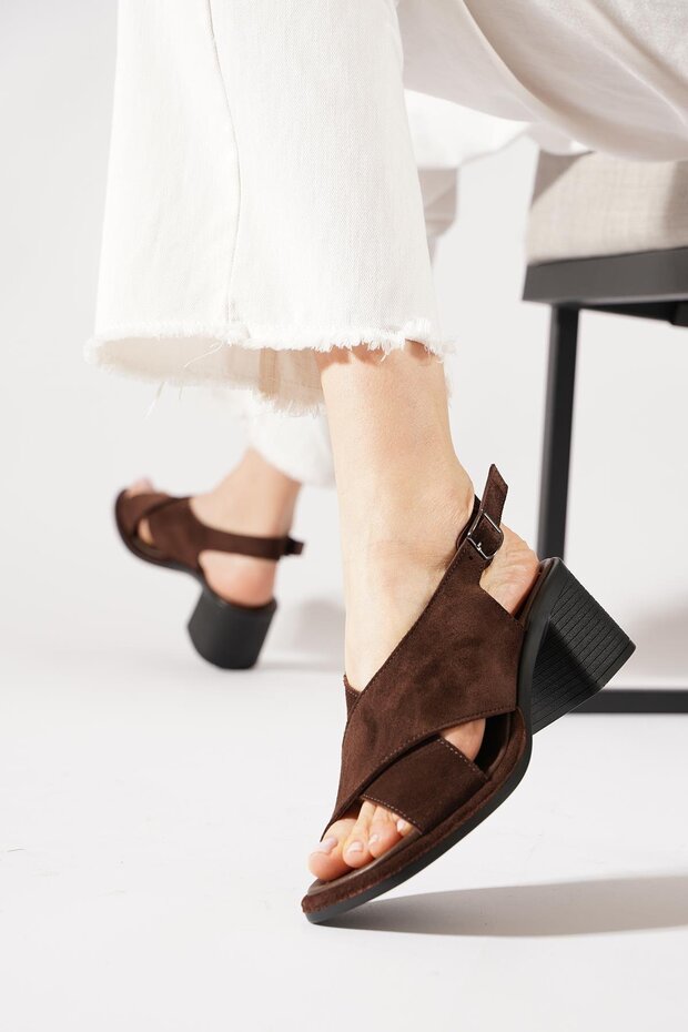 Ferteye Cross-Strapped Genuine Leather Women's Heels Sandals Brown Suede