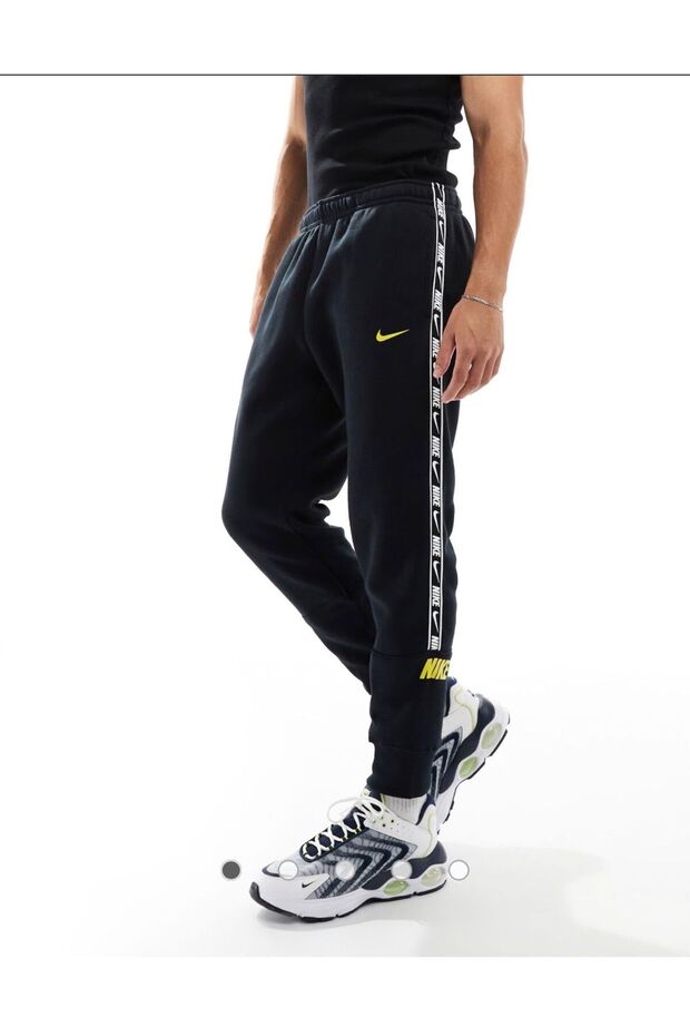 ke Repeat Logo Joggers In Black