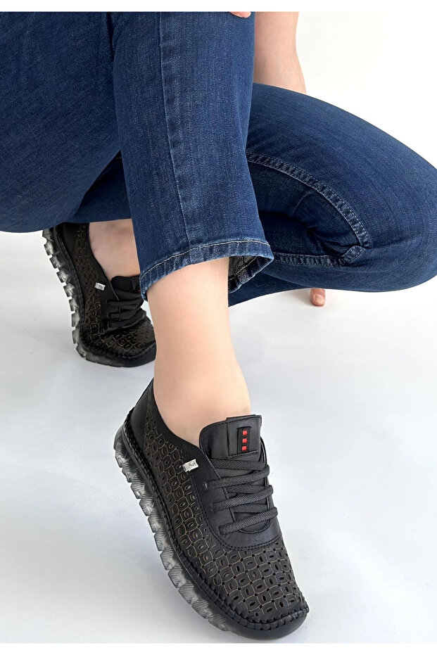 Herşeydrtend Otja Black Genuine Leather Laser Lace-Up Sneakers