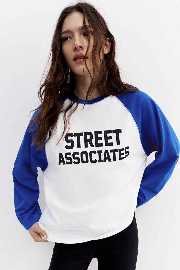 Reglan kollu grafik t-shirt - 3