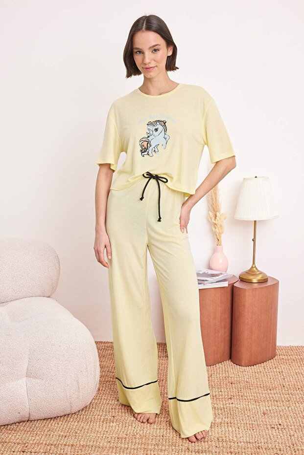 Trendyolmilla  Sarı %100 Pamuklu Eğlence Baskılı Biye Detaylı Örme Pijama Takımı THMSS21PT0953 - Görsel 2
