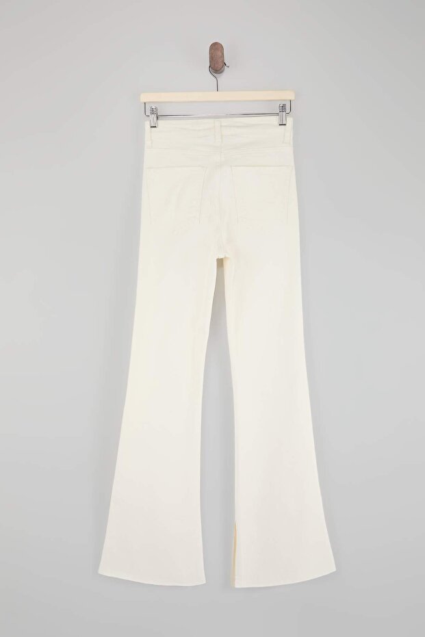 Beyaz Yırtmaç Detaylı Yüksek Bel Comfort/Esnek Flare İspanyol Paça Jeans TWOAW26JE00022 - 6