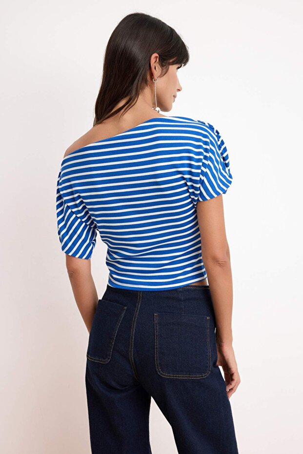 Lacivert Çizgili Regular Kalıp Asimetrik Yaka Büzgülü Crop Fitilli Esnek Örme Bluz TWOSS26BZ00376 - 4