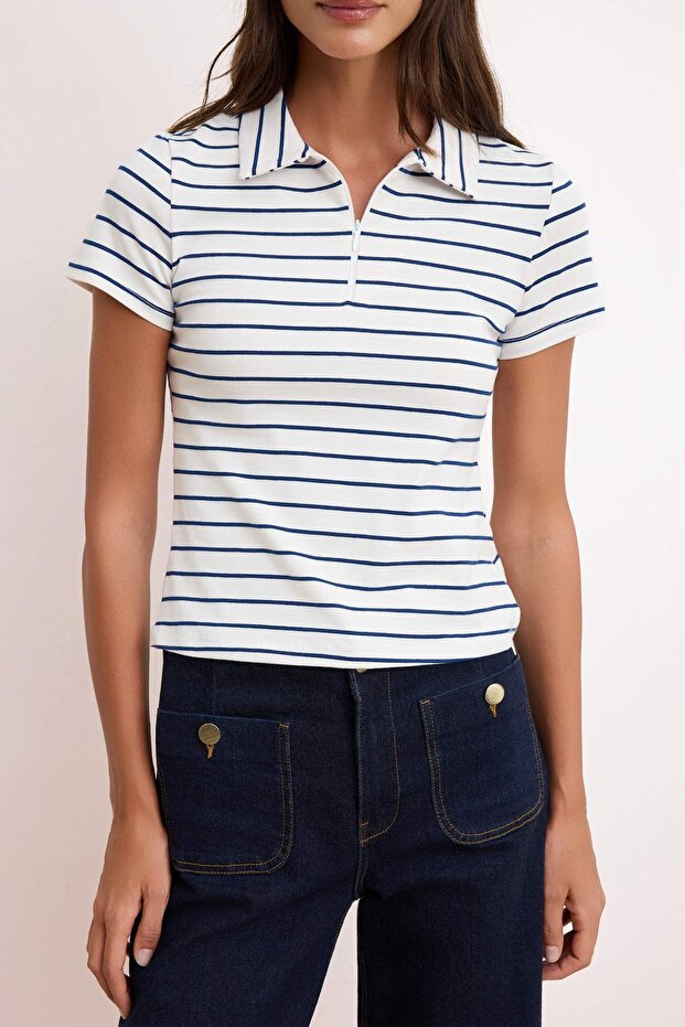 Lacivert Çizgili Normal Kalıp Polo Yaka Fermuarlı Crop Yumuşak Örme Bluz TWOSS26TS00025 - 3