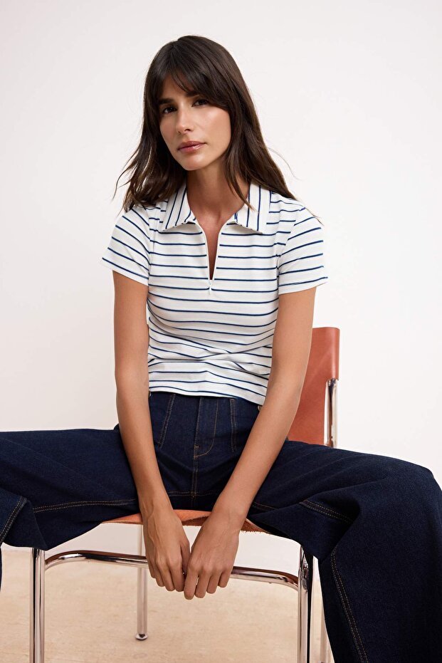 Lacivert Çizgili Normal Kalıp Polo Yaka Fermuarlı Crop Yumuşak Örme Bluz TWOSS26TS00025 - 1