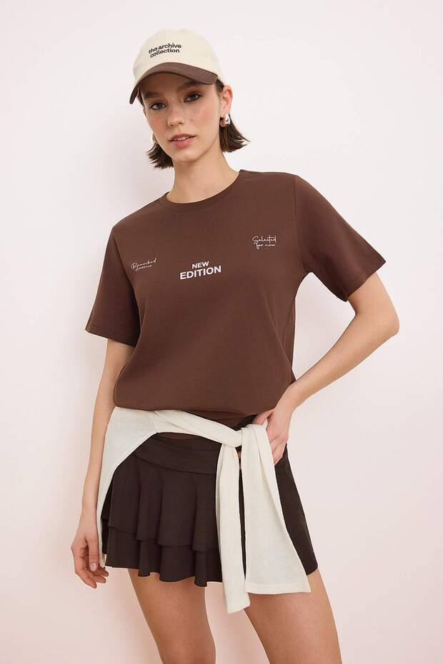 Kahverengi Slogan Regular/Normal Kalıp Kısa Kollu %100 Pamuk Örme T-Shirt TWOSS26TS00171 - 1