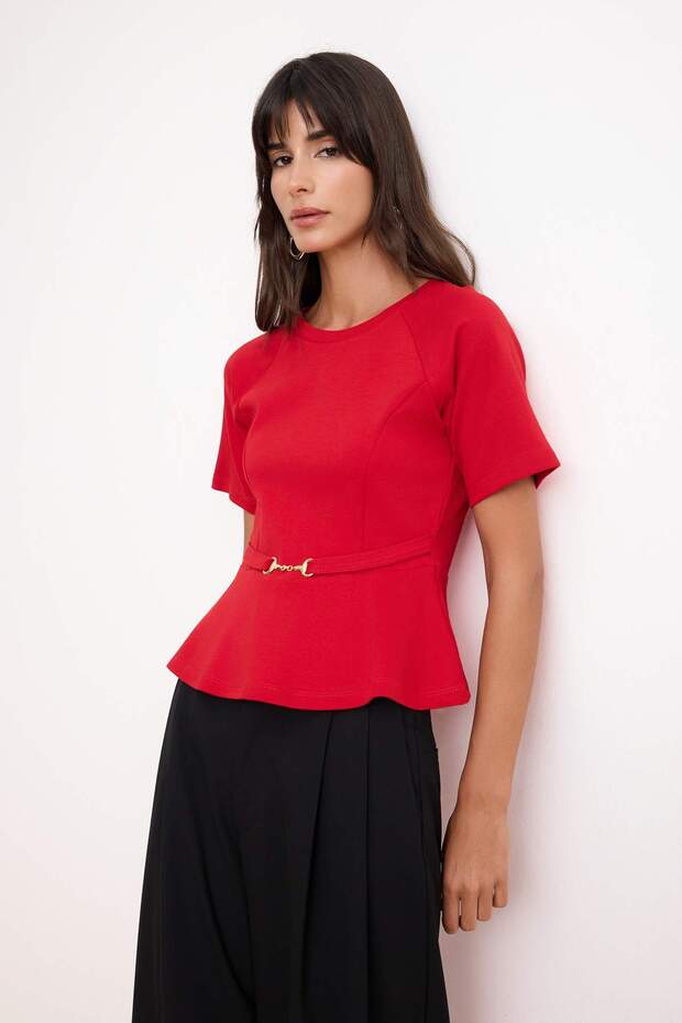 Kırmızı Peplum Reglan Kol Kısa Kollu Aksesuar Detaylı İnterlok Örme Bluz TWOSS26BZ00242