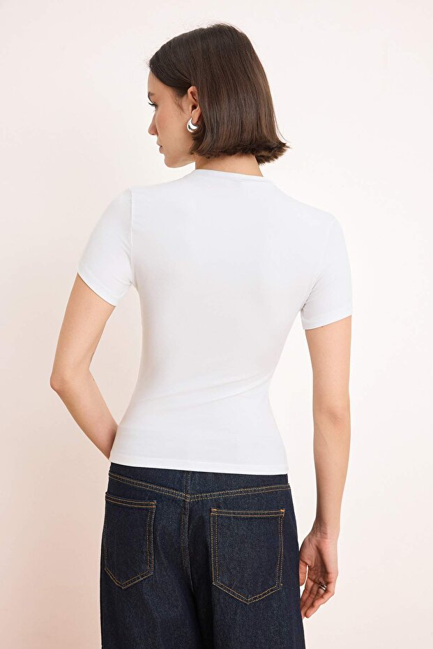 Ekru Düz Fitted Bisiklet Yaka Standart Kol Kısa Poliamid Örme T-Shirt TWOSS26TS00151 - 5