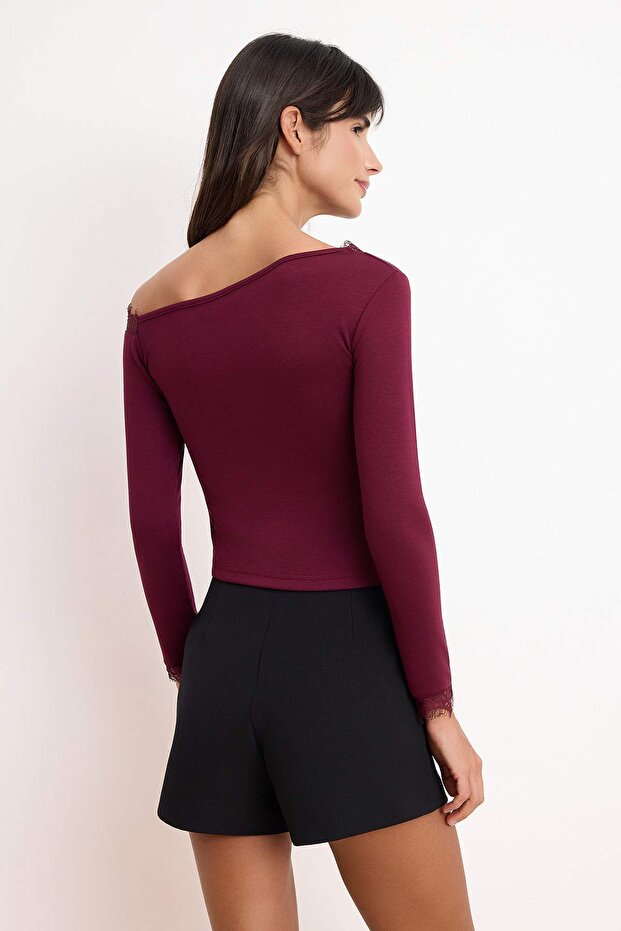 Bordo Fitted/Vücuda Oturan Asimetrik Yaka Uzun Kollu Dantel Detaylı Tül Örme Bluz TWOSS26BZ00662 - 4