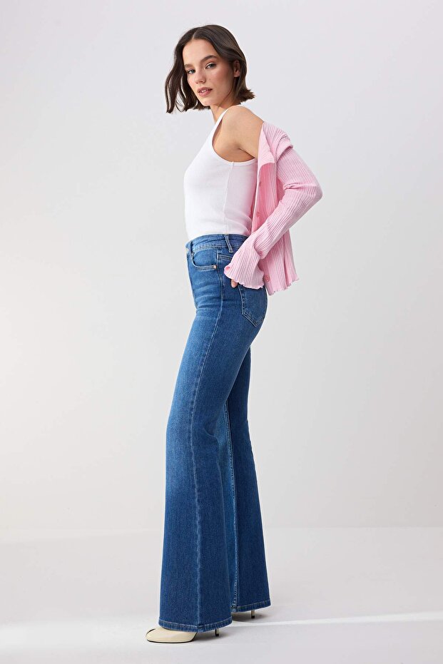 Trendyolmilla Wardrope Essentials Koyu Mavi DÖKÜMLÜ Yüksek Bel Orta Esnek Flare Jeans TWOSS26JE00106 - 2