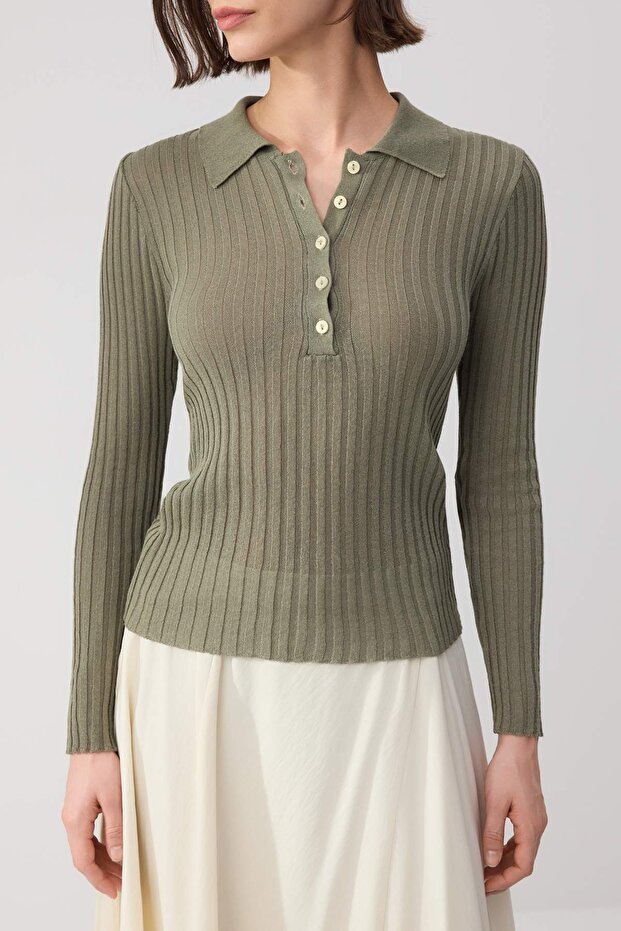 Wardrobe Essentials Açık Haki Fitilli Polo Yaka İnce Triko Kazak TWOSS26KZ00004 - 3