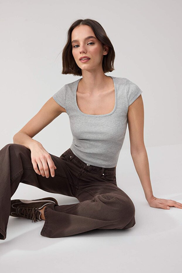 Wardrobe Essentials-Wardrope Essentials Gri Melanj Fitted Crop Esnek Örme Bluz TWOSS26BZ00155 - 2