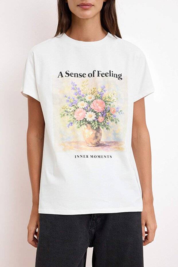 Ekru Çiçekli Regular/Normal Kalıp Düşük Kol Kısa Kollu %100 Pamuk Örme T-shirt TWOSS26TS00072 - 3