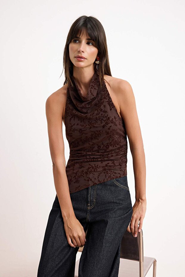 Trendyolmilla  Kahverengi Çiçekli Regular/Normal Kalıp Halter Yaka Kolsuz Tül Örme Bluz TWOSS26BZ00640 - Görsel 3