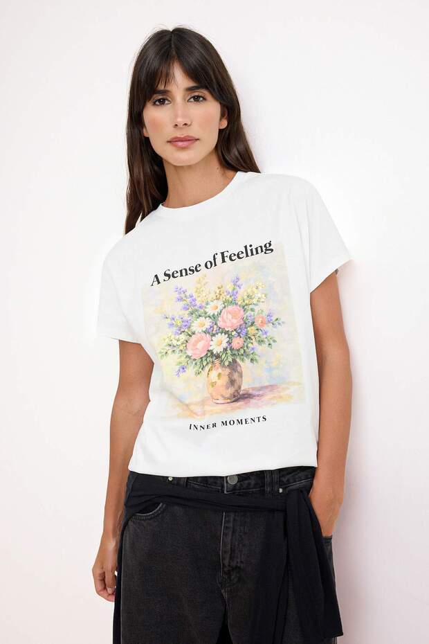 Trendyolmilla  Ekru Çiçekli Regular/Normal Kalıp Düşük Kol Kısa Kollu %100 Pamuk Örme T-shirt TWOSS26TS00072 - Görsel 2