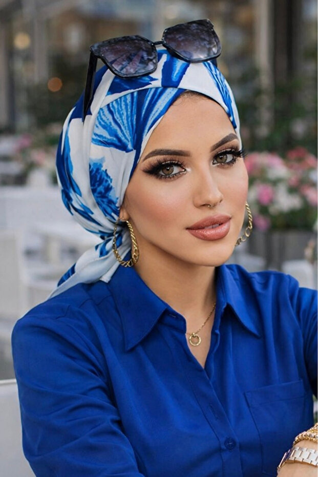 Navy Blue White Leaf Pattern Cross Bonnet