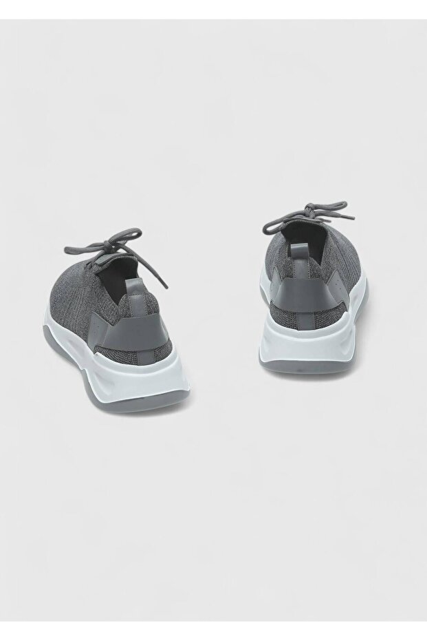 حذاء رياضي من القماش باللون الرمادي - 5