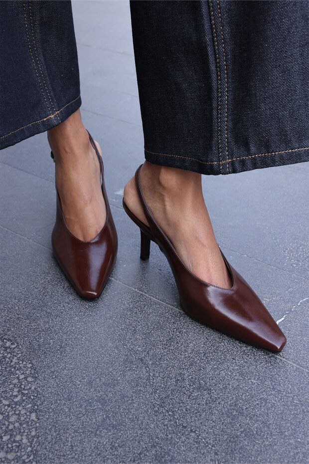 Heeled Shoes 2616 - Minimal Asymmetric Blunt Toe Bitter Brown Women's Heeled Shoes