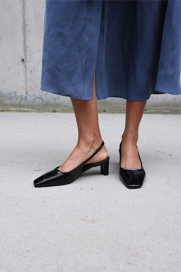Asymmetrical Blunt Black Women's Heels 2504