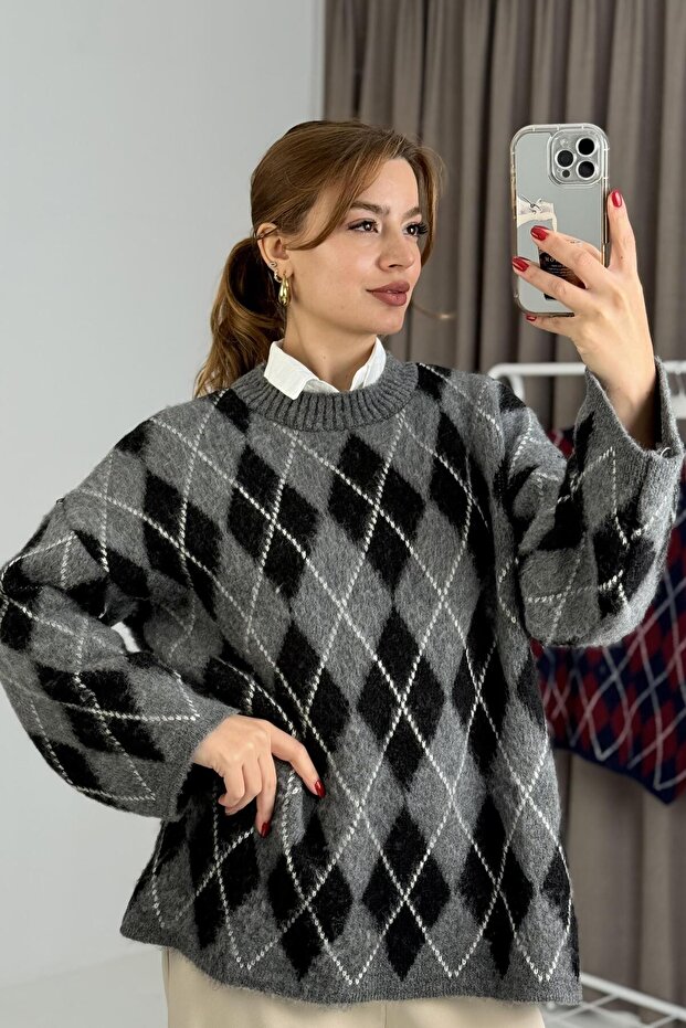 سترة أنثراسايت للنساء نمط ماسي ملمس ناعم