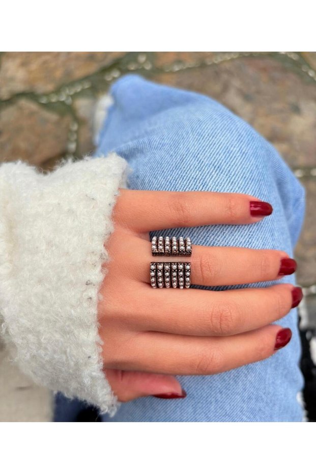 Pearl Embellished Geometric Form Vintage Model Adjustable Ring