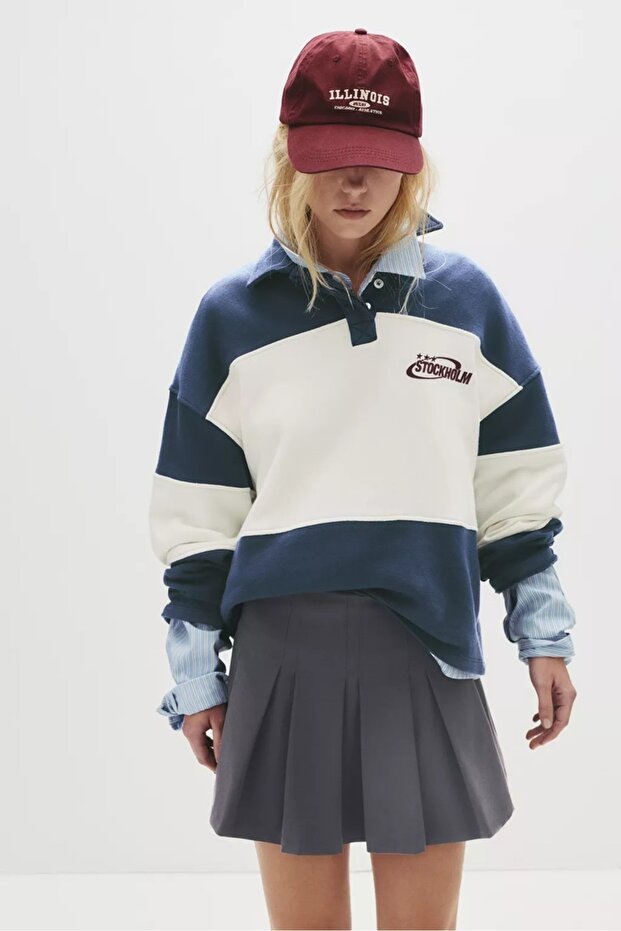 تنورة قصيرة مطوية من ALLBUCKS PULL&BEAR ABPNB3779