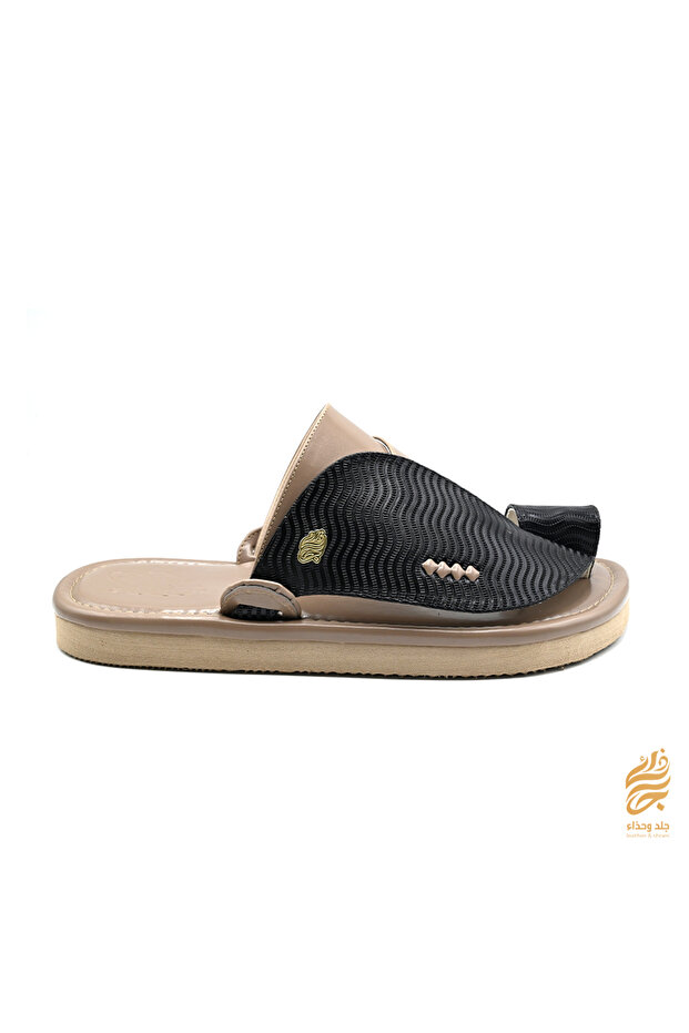 حذاء شرقي